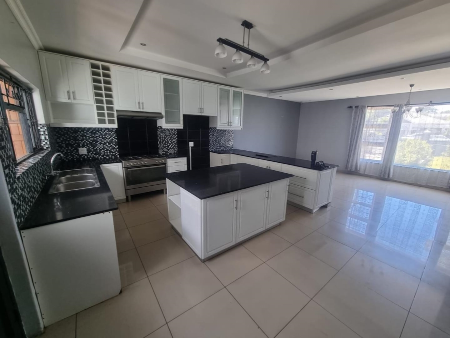 4 Bedroom Property for Sale in Claremont Western Cape
